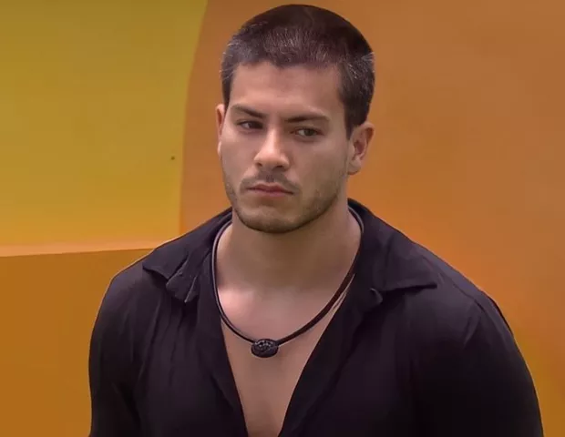 Brigas com Arthur Aguiar no BBB 22